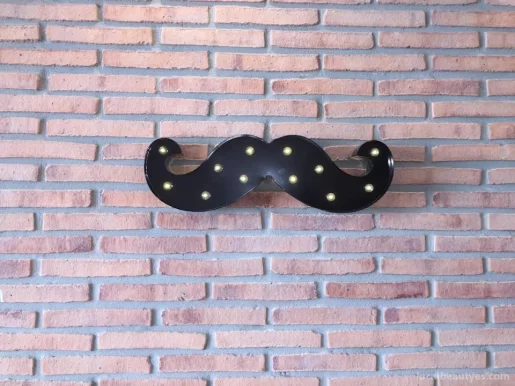 Le Moustache Barberos, Andalucía - Foto 1