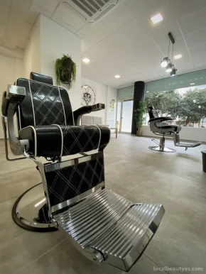 Darkside Hair Salon Barbershop Playamar, Andalucía - Foto 1