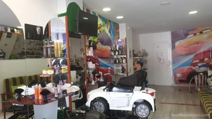 Peluquería y barberia AZIZ, Aragón - Foto 4