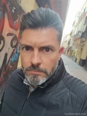 Román - Haircuts And Shave, Cádiz - 
