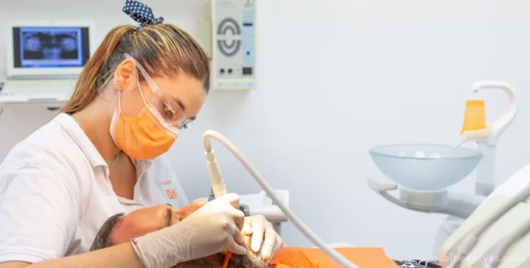 Clínica Dental y Medicina Estética VILLACASTÍN - Implantes - Ortodoncia invisible - Carillas - Botox en Mollet del Vallès, Cataluña - Foto 2