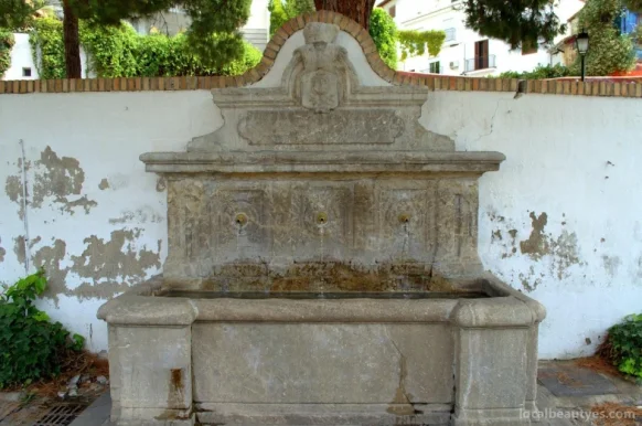 Pilar de la Plaza de Joe Strumer (Fuente), Granada - 