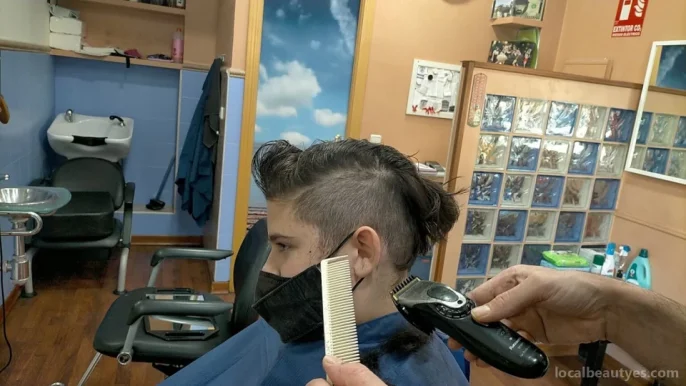 La Peluquería De Canillas barber shop, Madrid - Foto 1