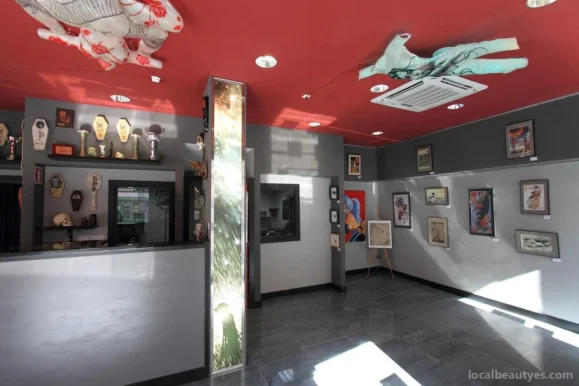 Rain Dogs Tattoo Studio & Art Gallery, Pamplona - Foto 2